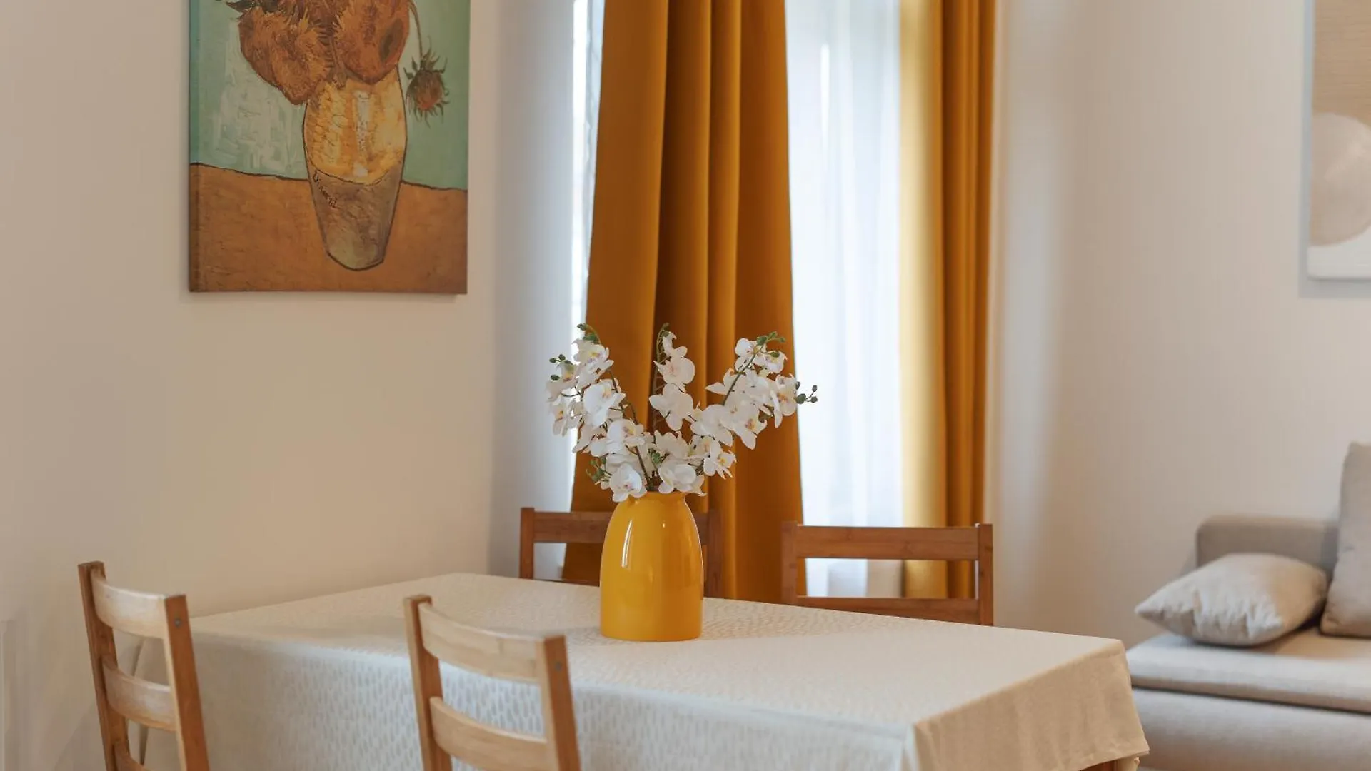 Louvre - Cozy City Center Apartment With Balcony Prague