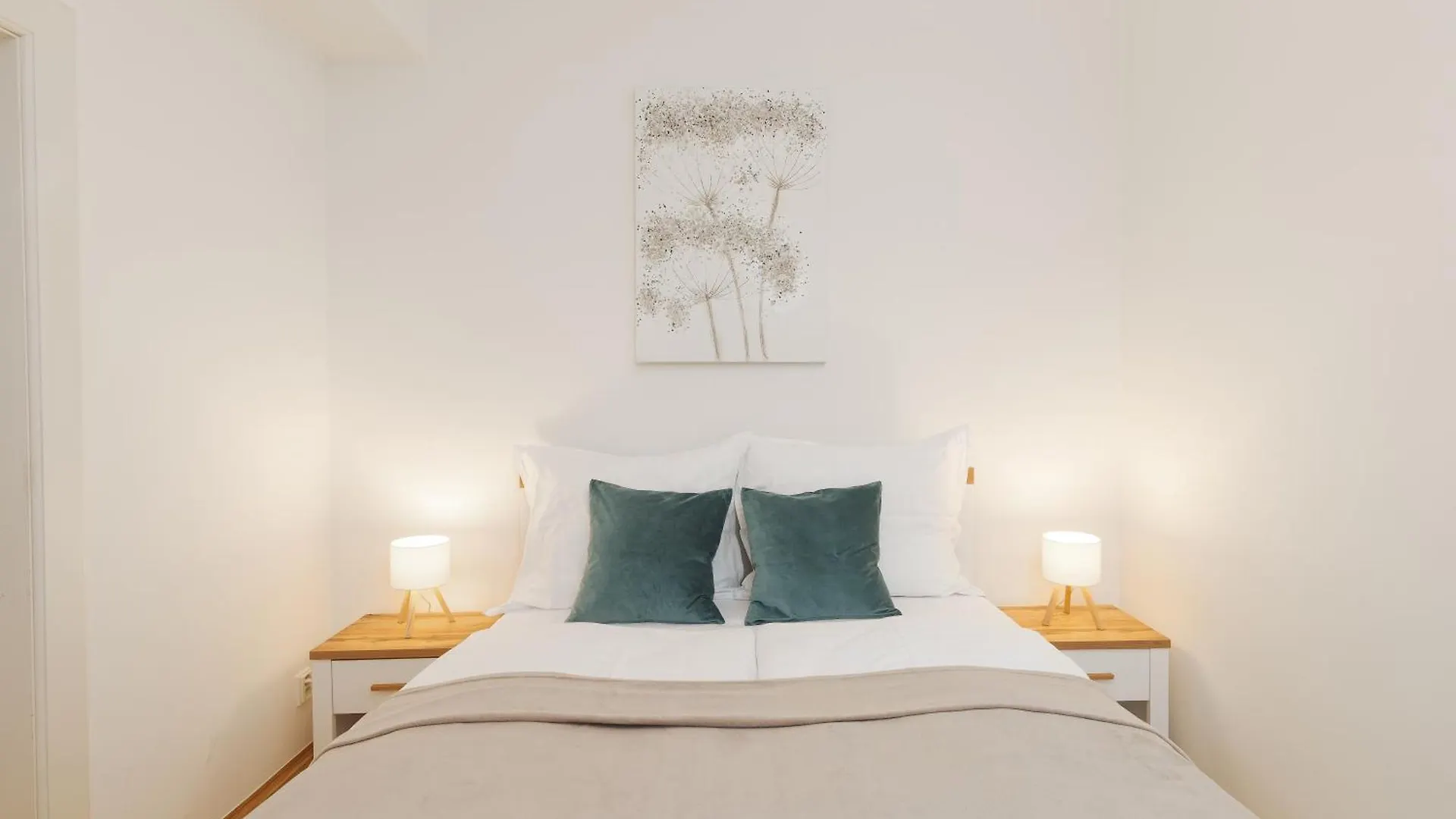 Louvre - Cozy City Center Apartment With Balcony Prague Czech Republic