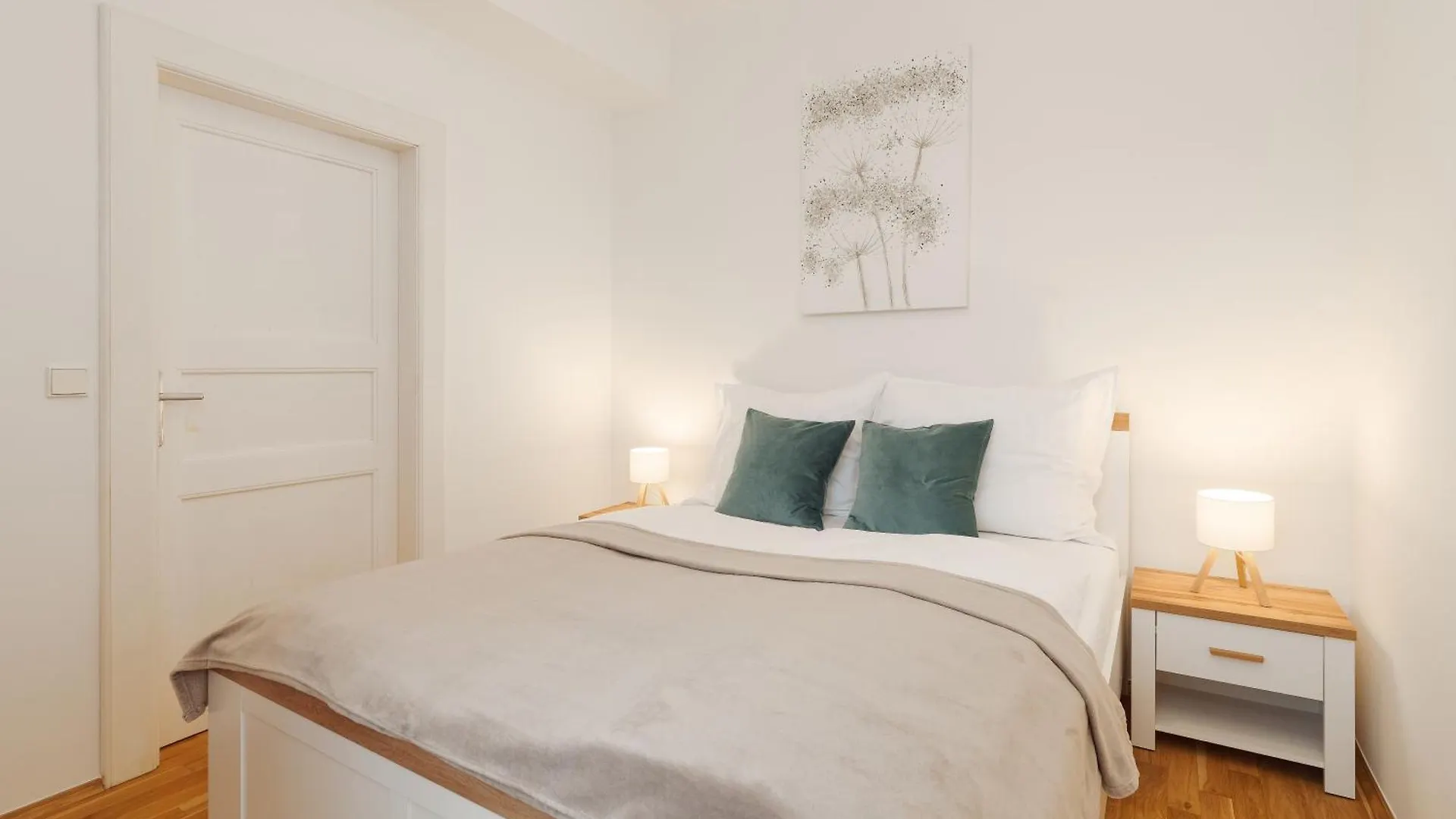 Louvre - Cozy City Center Apartment With Balcony Prague 0*,  Czech Republic