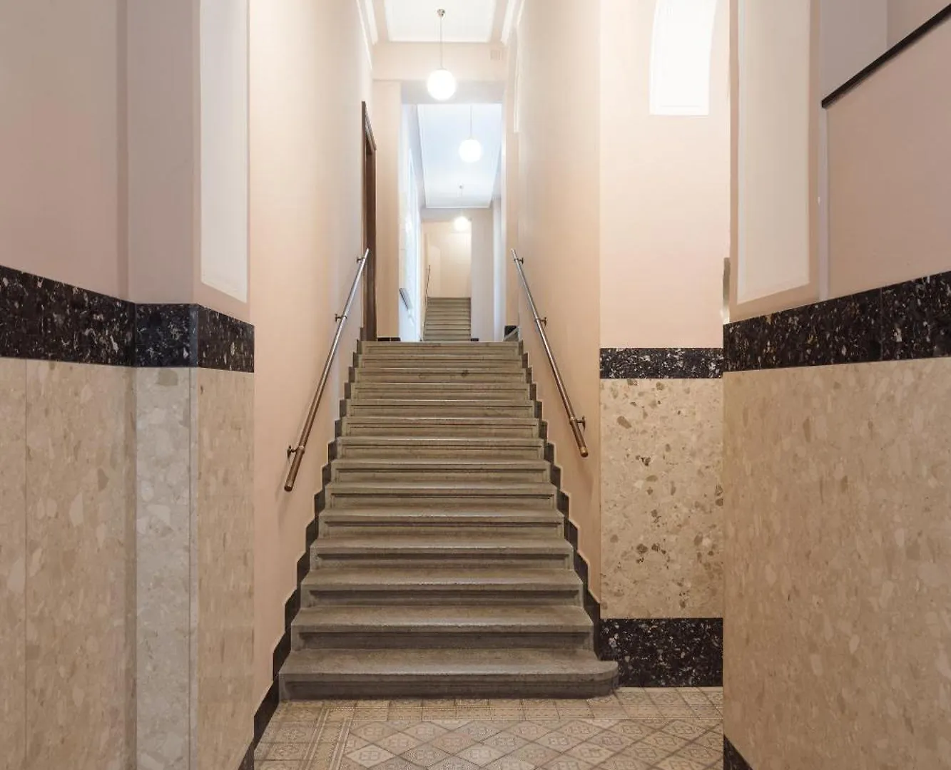Louvre - Cozy City Center Apartment With Balcony Prague