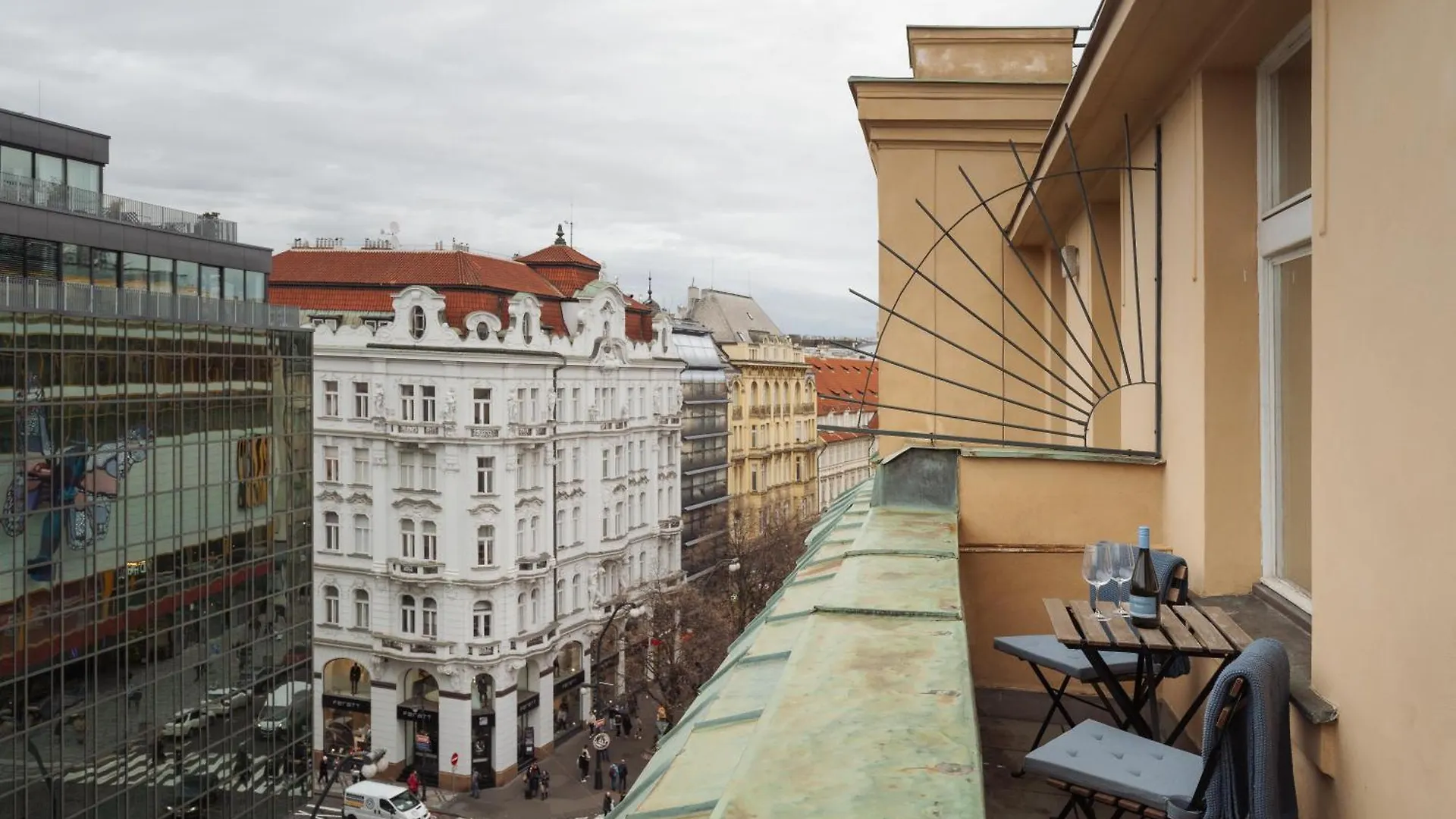 Louvre - Cozy City Center Apartment With Balcony Prague