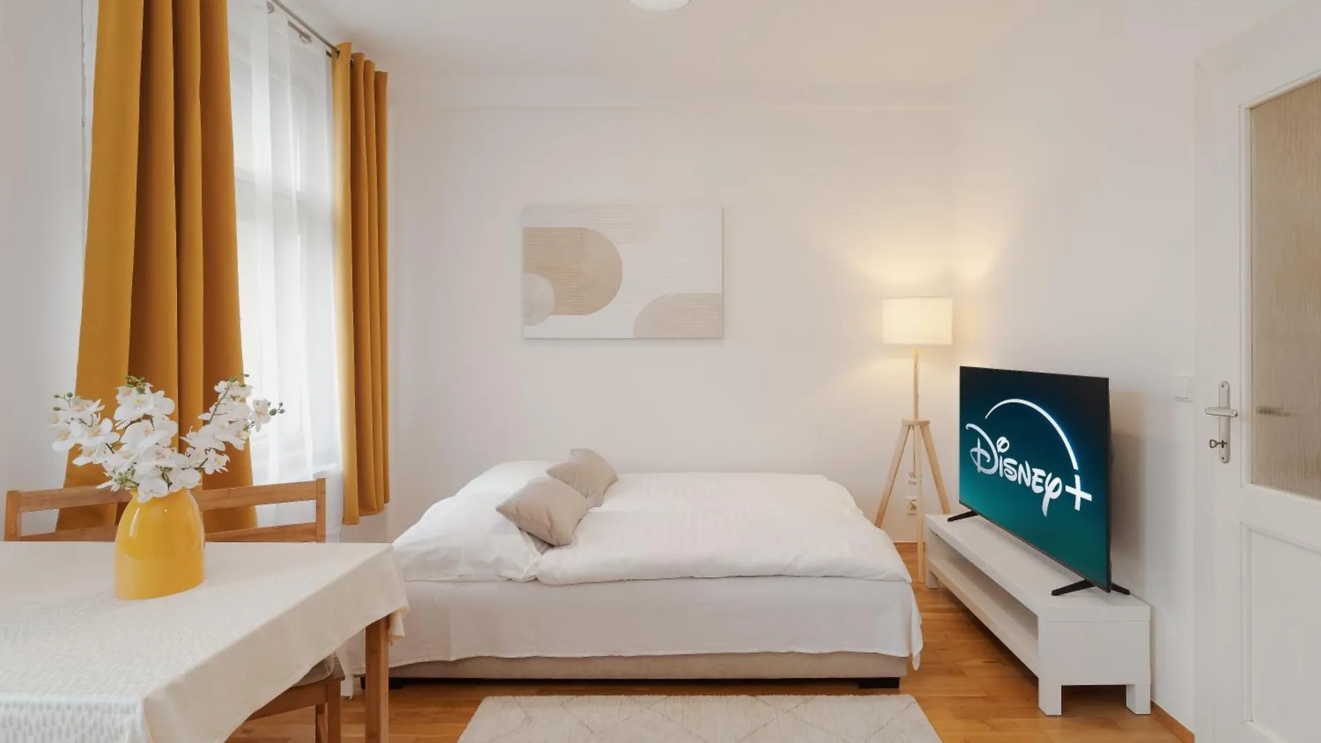 Louvre - Cozy City Center Apartment With Balcony Prague Czech Republic