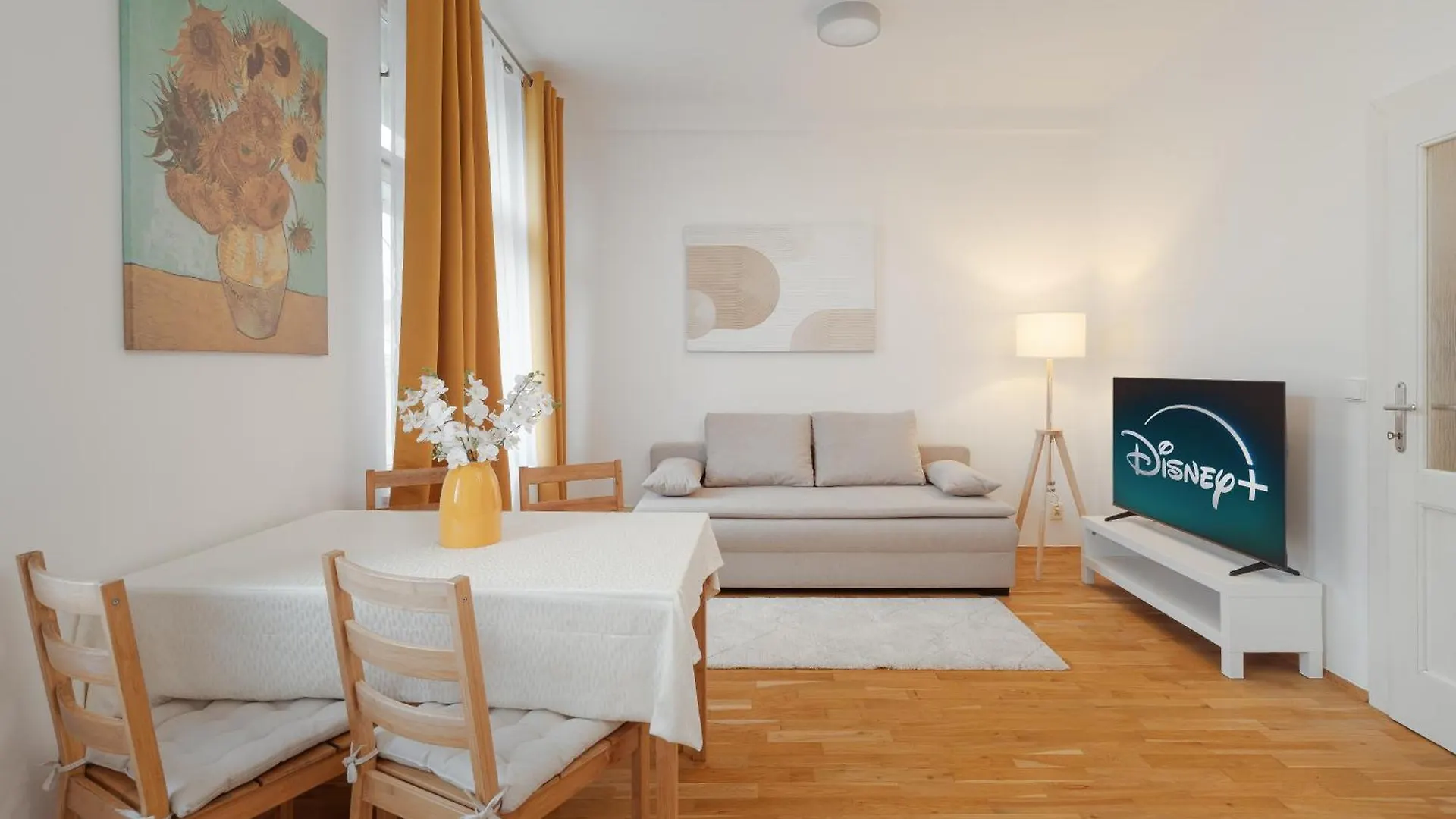 Louvre - Cozy City Center Apartment With Balcony Prague